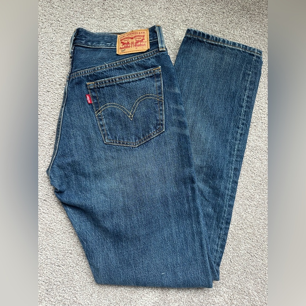 Levi's women’s 501 button-fly  Classic Indigo Straight Jeans 27 x 32